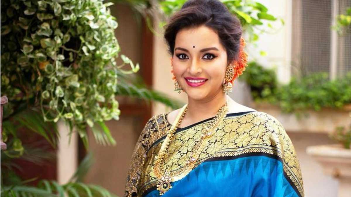 Renu Desai : రేణు దేశాయ్ ఆసక్తికరమైన పోస్ట్.. షూటింగ్ లొకేషన్ నుంచి..! Renu Desai post from Ravi Teja film set