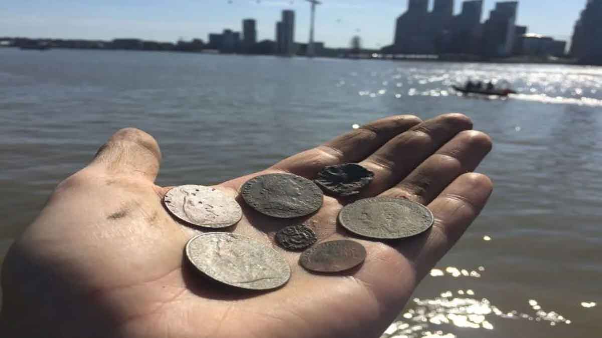 why we throw Coins in river what is the reason 