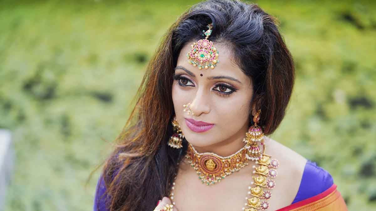 Udaya Bhanu : బిగ్బాస్లోకి అడుగుపెట్టని ఉదయభాను.. అడ్డుకుంది ఆయనేనా..? he is the reason Udaya Bhanu not stepped into bigg boss house