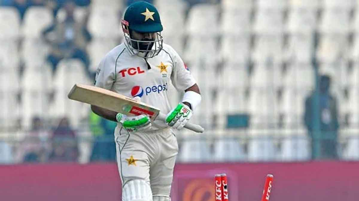 Babar Azam insulted by Pakistan cricket fans viral video 