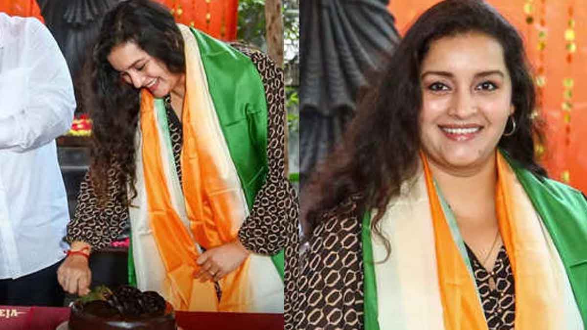 Renu Desai celebrated her birth day with tiger nageswar rao team 