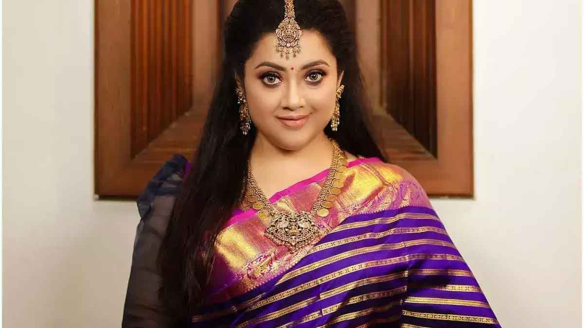 Meena : మీనా తల్లి కూడా టాప్ హీరోయిన్.. ఆమె ఎవరో మీకు తెలుసా..? do you know about meena mother rajamallika