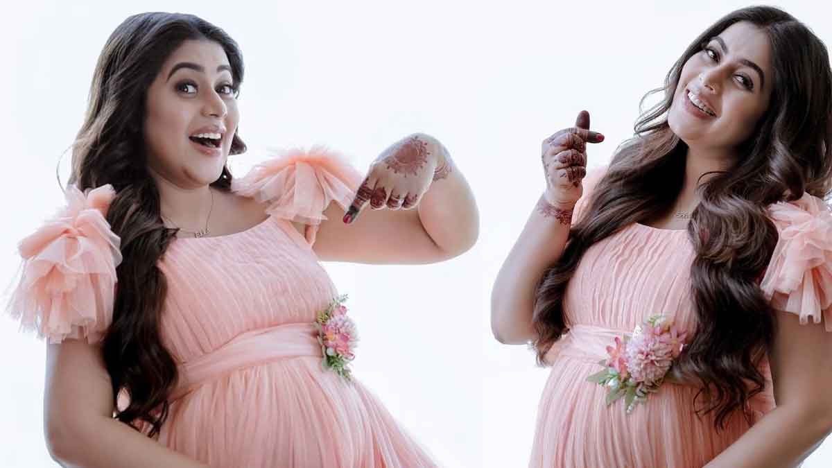 Poorna first time shared her baby bump photos 
