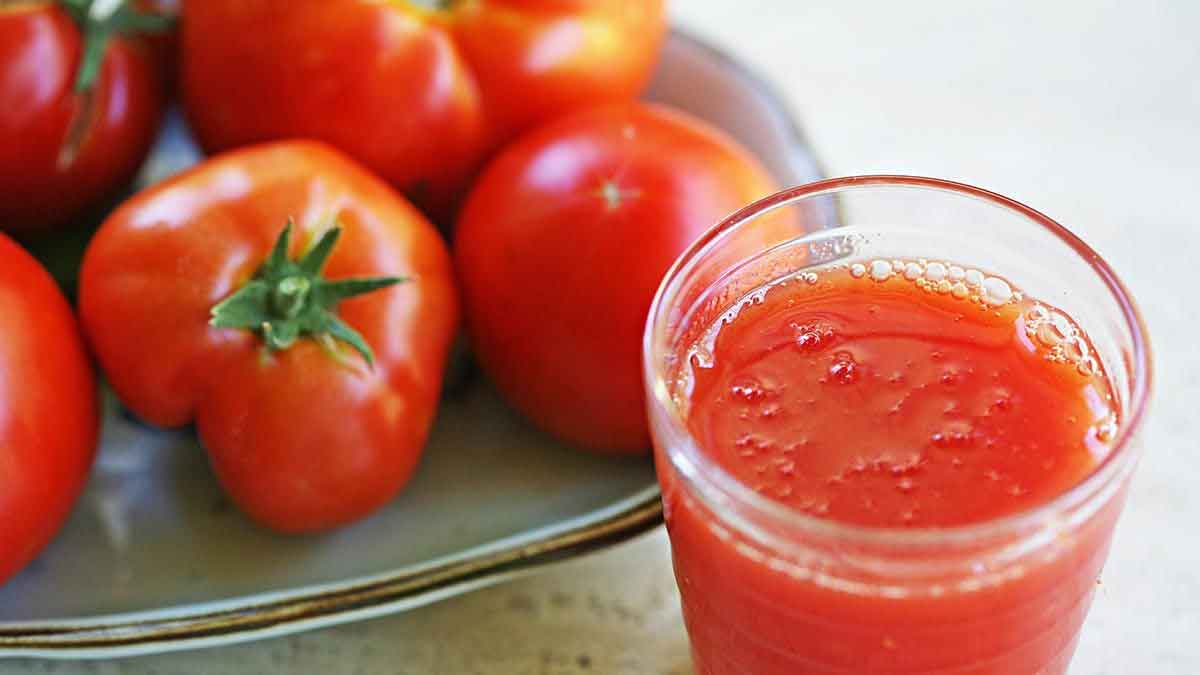 Tomato Juice drink daily for these amazing benefits 