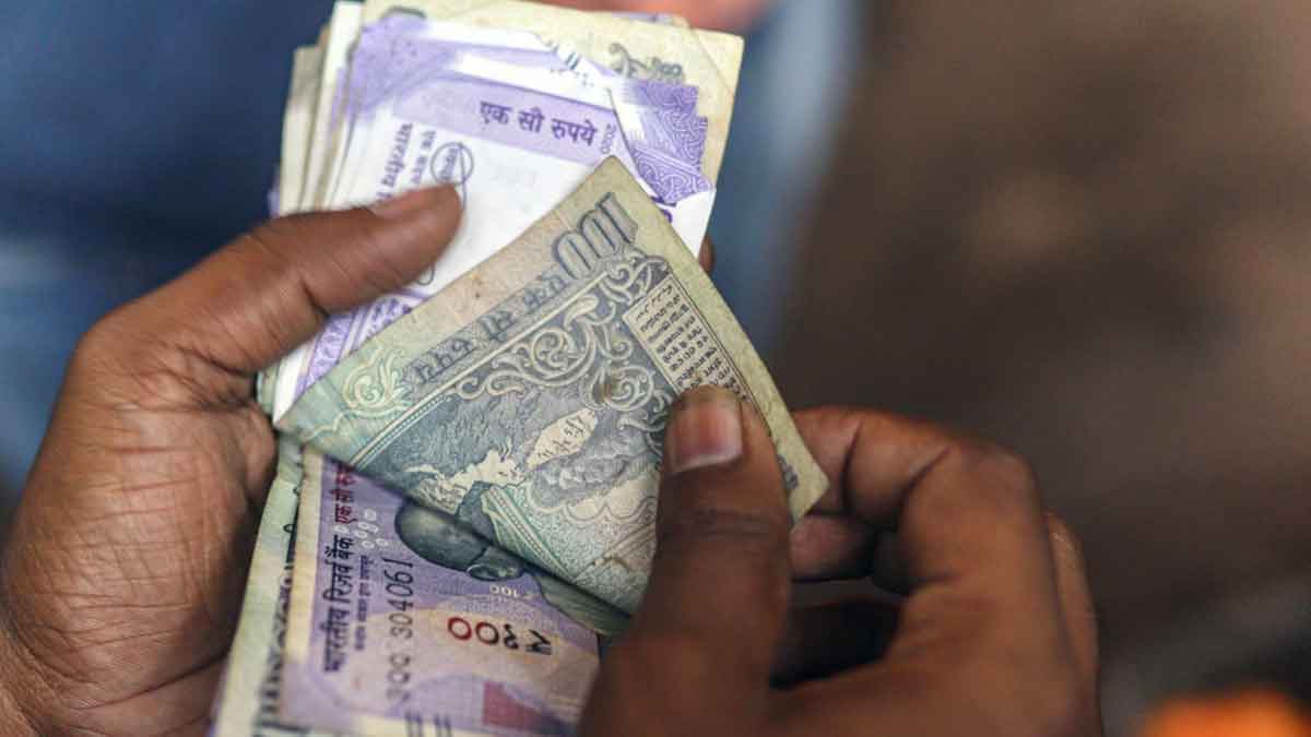 Business Idea : ఇంట్లో కూర్చునే ఈ బిజినెస్ చేయవచ్చు.. నెలకు లక్షల్లో సంపాదిస్తారు..! Business Idea make snacks and sell earn good income monthly
